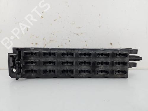 Used Fuse box Fuse box 37519386 37519386