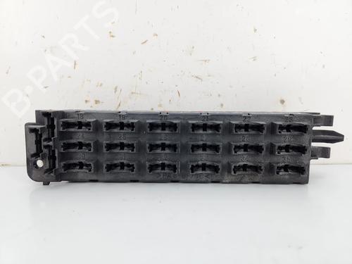 Used Fuse box Fuse box 37519387 37519387