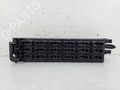 Used Fuse box Fuse box 37519388 37519388
