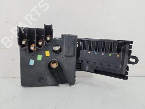 Used Fuse box Fuse box 37667038 37667038