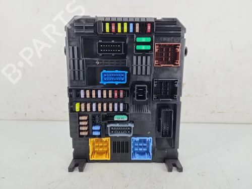 Used Fuse box Fuse box CITROËN C4 III (BA_, BB_, BC_) 1.5 BlueHDi 130 (BBYHZB) (131 hp) 39724256 39724256