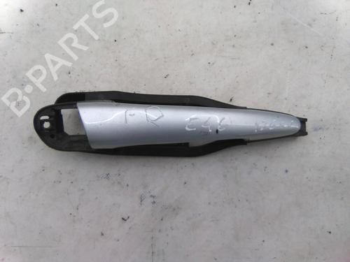 Używane Klamka zewnętrzna drzwi przednich prawych BMW 3 (E46) 320 d (136 hp) 22961620