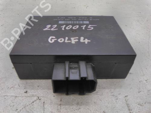 Module électronique VW GOLF IV (1J1) 1.4 16V (75 hp) 19828713
