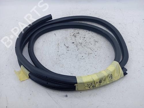Used Rubber door seal NISSAN JUKE (F15) 1.5 dCi (110 hp) 19842489