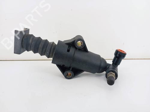 Used Clutch slave cylinder Clutch slave cylinder VW GOLF IV (1J1) 1.4 16V (75 hp) 33270564 33270564