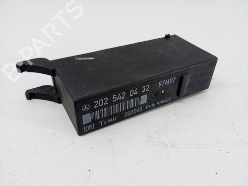 Used Electronic module Electronic module MERCEDES-BENZ C-CLASS (W202) C 200 D (202.120) (75 hp) 32731804 32731804