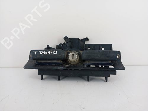 Bagagerumshåndtag Bagagerumshåndtag AUDI A3 (8L1) 1.6 (101 hp) 33246959 33246959