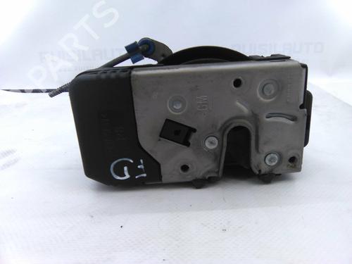 Used Front right lock OPEL VIVARO A Bus (X83) 1.9 DTI (F7, J7, A07) (101 hp) 19867408