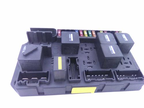 Used Fuse box LAND ROVER RANGE ROVER III (L322) 3.0 D 4x4 (177 hp) 19810769