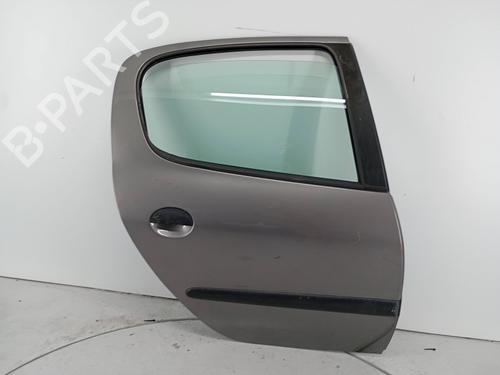 Used Right rear door PEUGEOT 206 Hatchback (2A/C) 1.1 i (60 hp) 31591008