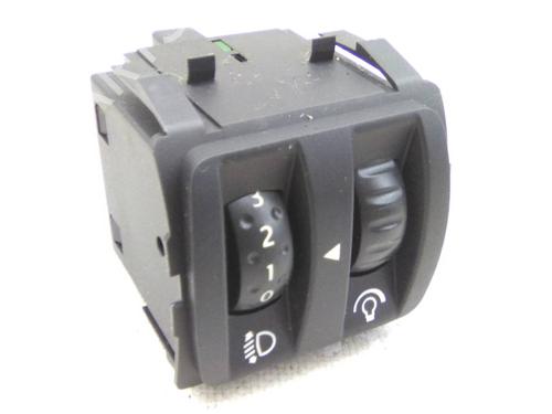 Used Switch RENAULT LAGUNA III (BT0/1) 2.0 dCi (BT07, BT0J, BT14, BT1A, BT1S) (131 hp) 30471056