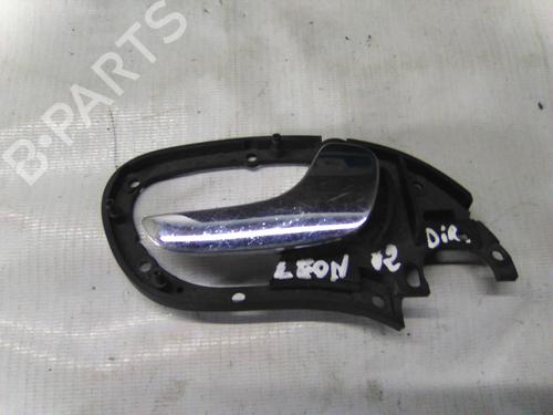 Høyre foran utvendig håndtak SEAT LEON (1M1) 1.4 16V (75 hp) 19835006