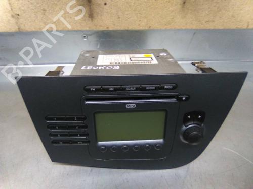 Used Radio SEAT LEON (1P1) 1.4 16V (86 hp) 19854683