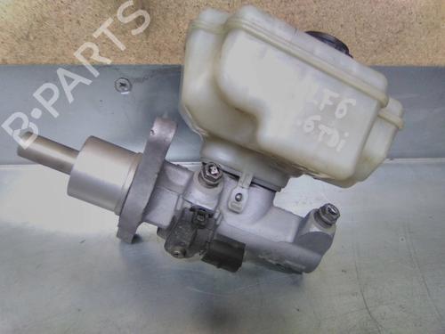 Used Brake master cylinder VW GOLF VI (5K1) 1.6 TDI (90 hp) 19844409