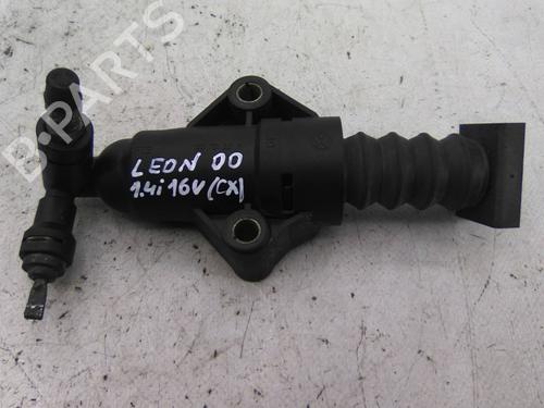 Used Clutch slave cylinder SEAT LEON (1M1) 1.4 16V (75 hp) 19821499