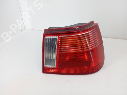 Feu arrière droit SEAT IBIZA II (6K1) 1.0 (45 hp) 33001787