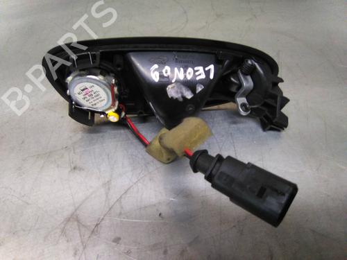 Rear left exterior door handle SEAT LEON (1P1) 1.4 16V | BP19854634C130 
