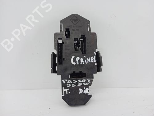 Suporte das lampadas VW PASSAT B3/B4 Variant (3A5, 35I) 1.6 TD (80 hp) 31807116