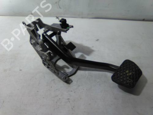 Used Break pedal BMW 1 (E81) 120 d (177 hp) 19875574