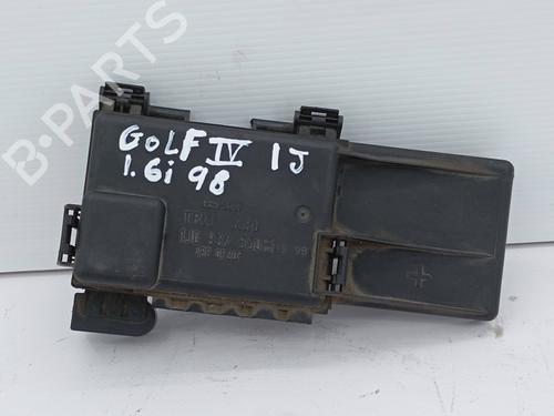 Used Fuse box VW GOLF IV (1J1) 1.6 (100 hp) 19863555