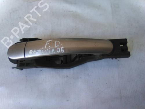 Used Front right exterior door handle SKODA OCTAVIA II (1Z3) 1.2 TSI (105 hp) 19834250