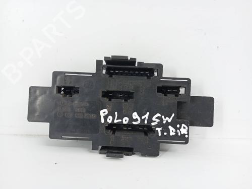 Used Lamp holder VW POLO II (86C, 80) 1.0 (40 hp) 31807113