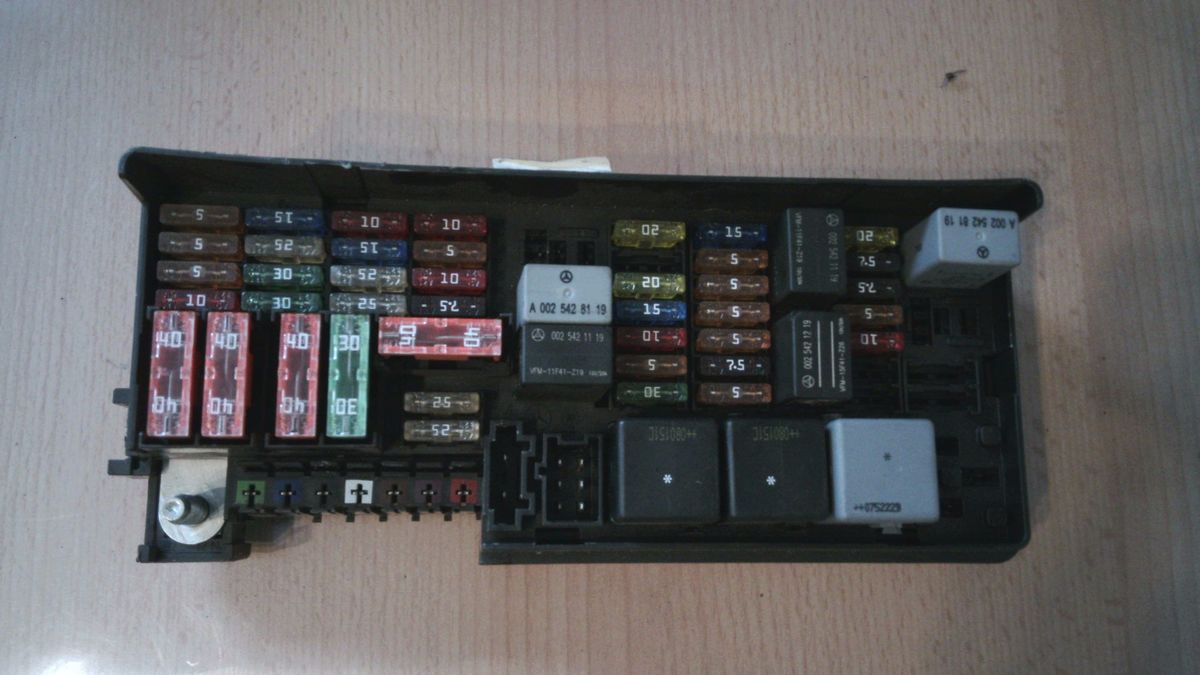 Fuse box MERCEDESBENZ MCLASS (W164) ML 350 4matic (164.186) 6257883