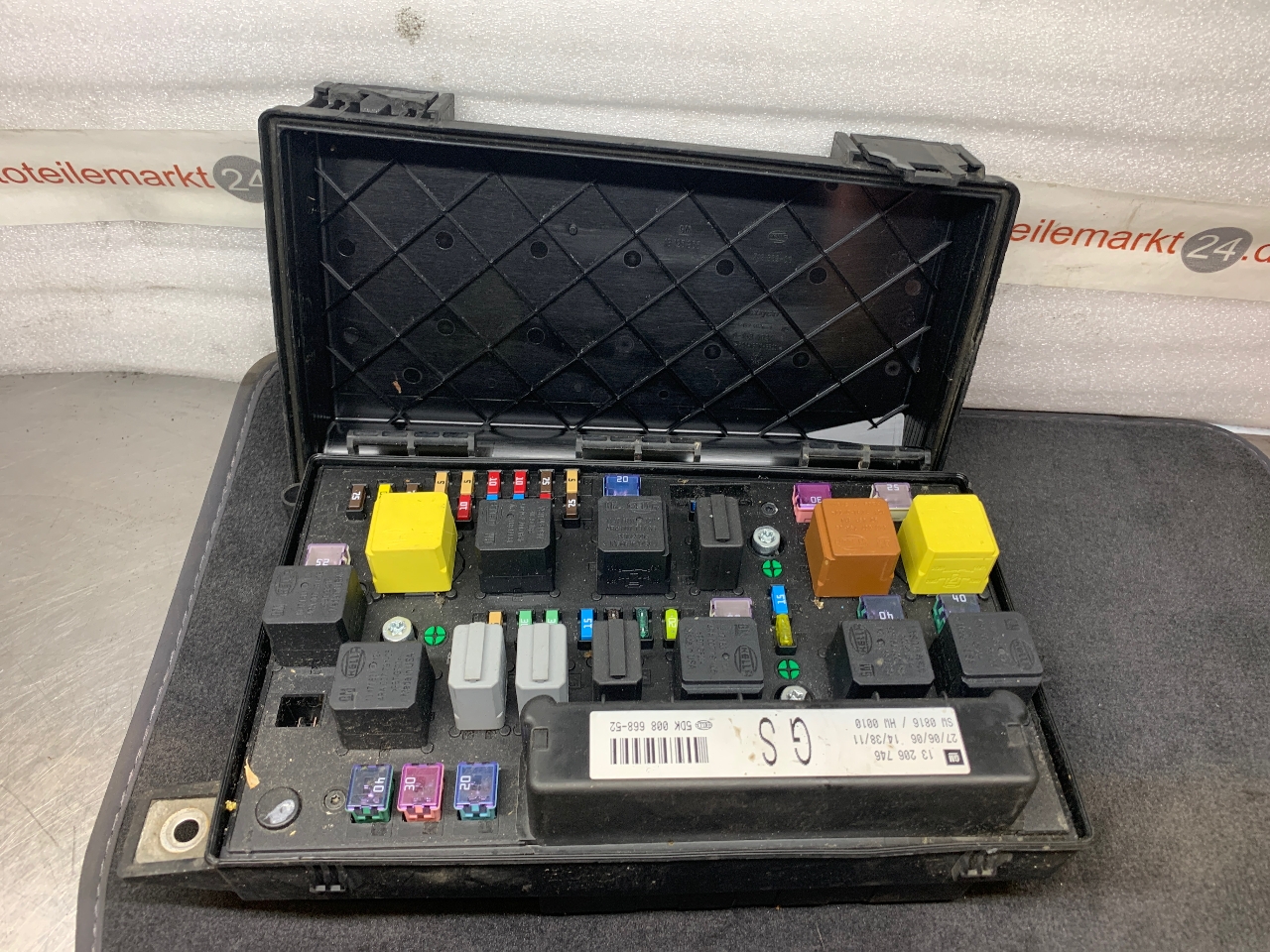 Fuse box OPEL ZAFIRA / ZAFIRA FAMILY B (A05) 1.9 CDTI (M75) 7037690 B