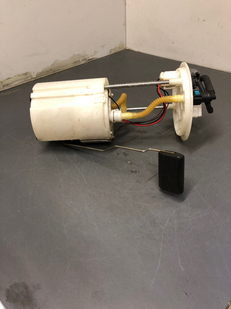 Fuel pump HYUNDAI SANTA FÉ II (CM) 2.0 CRDi 4x4 HYUNDAI 311102W400 BParts
