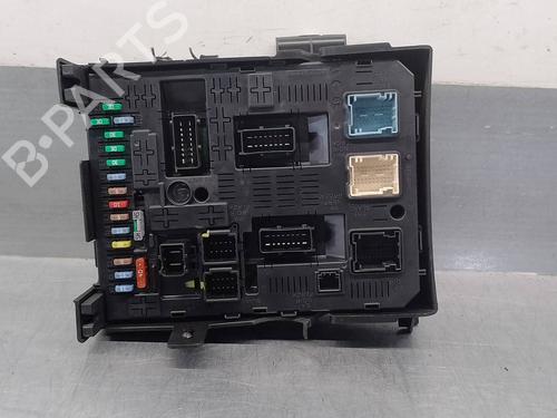 Used Fuse box PEUGEOT 407 (6D_) 2.7 HDi (6DUHZJ, 6DUHZF) (204 hp) 17099488