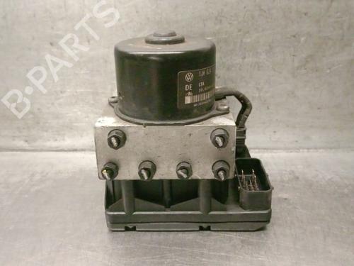 Używane Pompa ABS VW GOLF IV (1J1) 1.6 (102 hp) 30942289