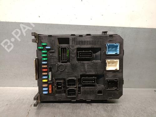 Used Fuse box Fuse box 38921192 38921192