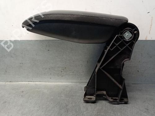 Used Armrest / Center console CITROËN DS3 (SA_) 1.2 THP 110 (110 hp) 28189796