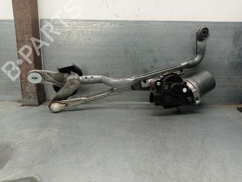 Used Front wiper motor TOYOTA YARIS (_P13_) 1.5 (NSP131_) (112 hp) 23427054