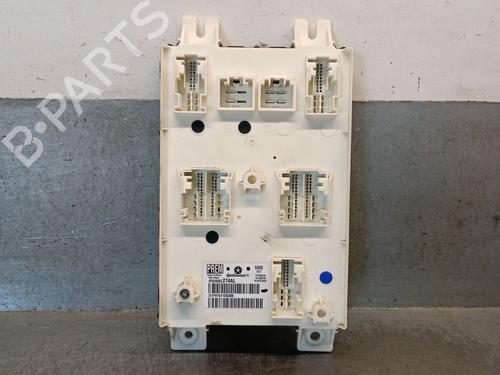 Used Fuse box Fuse box 37419917 37419917