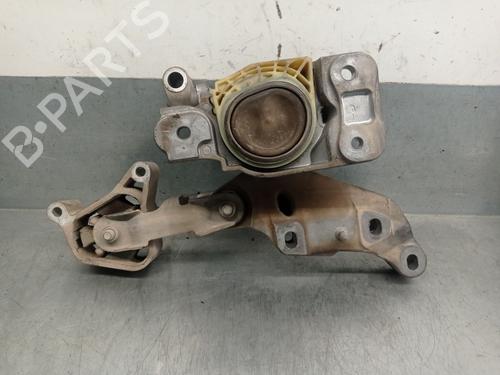 Used Engine mount MERCEDES-BENZ VITO Van (W447) 111 CDI (447.601, 447.603, 447.605) (114 hp) 26579563