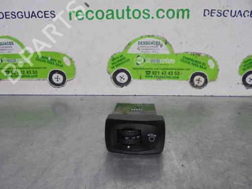 Forlygtekontakt Forlygtekontakt HYUNDAI H-1 / STAREX Bus (A1) 2.5 TCi (99 hp) 20249670 20249670