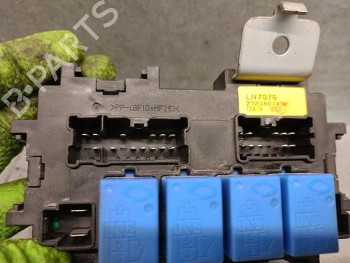 Fuse box RENAULT KOLEOS I (HY_) 2.0 dCi (HY0K) | BP31966595E1 - Image 4