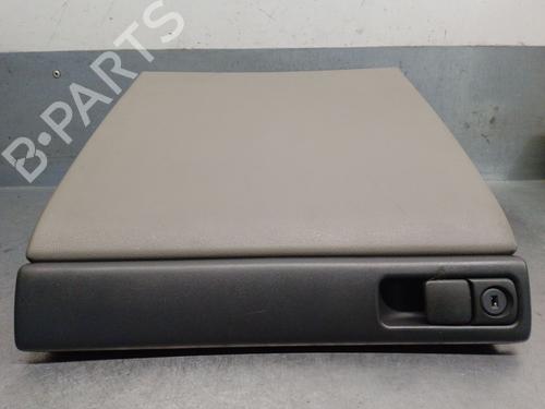 Vano posta oggetti VOLVO V40 Estate (645) [1995-2004]  31137099