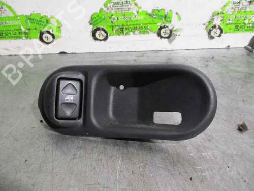 Used Right rear window switch LAND ROVER DISCOVERY II (L318) 2.5 Td5 4x4 (139 hp) 5045826