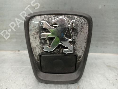 Used Tailgate handle PEUGEOT 306 Hatchback (7A, 7C, N3, N5) [1993-2003]  30696966