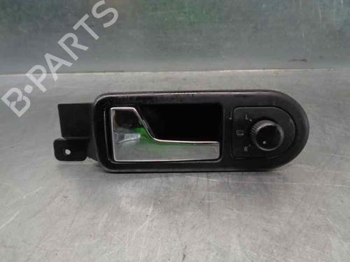Venstre foran invendig håndtak VW PASSAT B5.5 (3B3) 1.8 T 20V (150 hp) 8006846