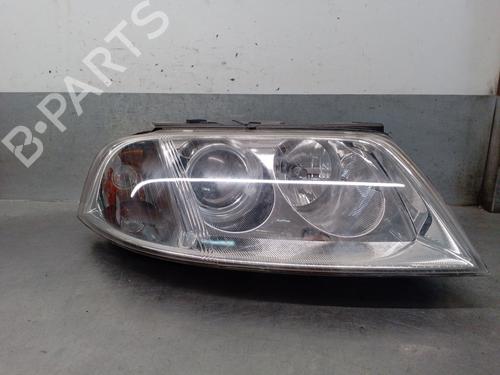 Phare droit Phare droit VW PASSAT B5.5 Variant (3B6) 1.9 TDI (130 hp) 34472235 34472235