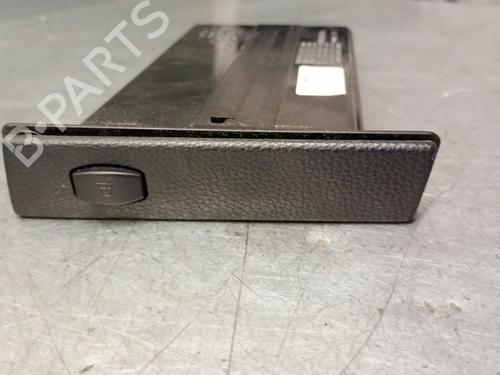 Kopholder/Genstandsholder BMW 5 (E60) 525 d (197 hp) 28107661