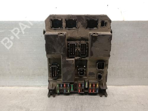 Used Fuse box PEUGEOT 307 (3A/C) 2.0 HDi 110 (107 hp) 31832301