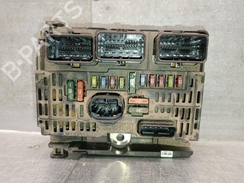 Used Fuse box Fuse box 38052496 38052496