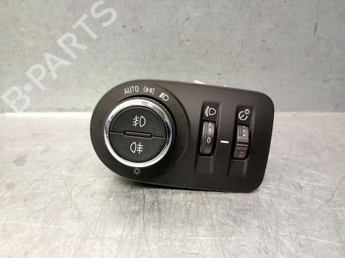 Used Headlight switch OPEL CROSSLAND X / CROSSLAND (P17, P2QO) [2017-2026]  32977845
