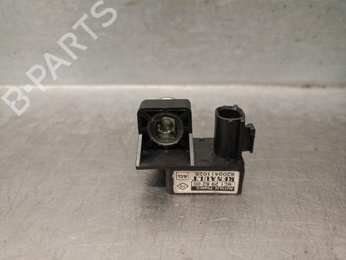 Used Electronic module RENAULT SCÉNIC II (JM0/1_) 1.6 16V (JM1R) (112 hp) 30900277