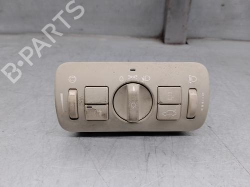 Used Headlight switch VOLVO V60 I (155) D3 / D4 (163 hp) 16681579