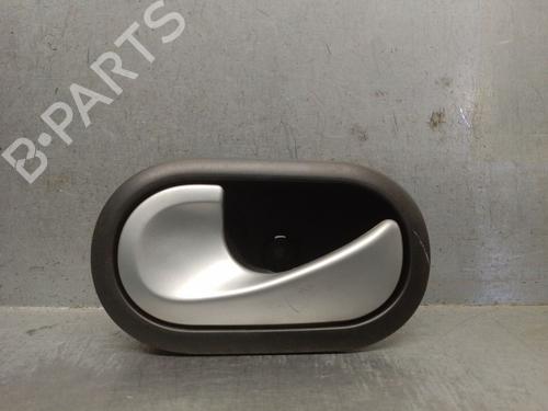 Maneta interior delantera izquierda RENAULT MODUS / GRAND MODUS (F/JP0_) 1.6 (JP03, JP0B, JP0U, JP0Y, JP1G) (112 hp) 30743336